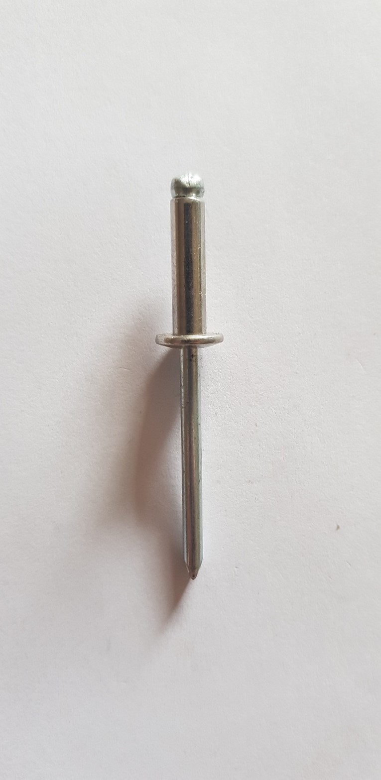 HALF STAINLESS STEEL POP RIVETS